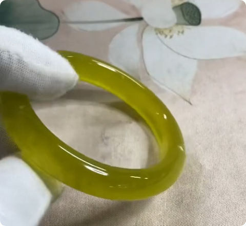 Gelang bunga emas giok Xiuyan yang indah, diameter dalam: 56,2mm, lebar samping 11,4mm, batu alam dihasilkan secara alami, polanya acak, termasuk pajak pengiriman