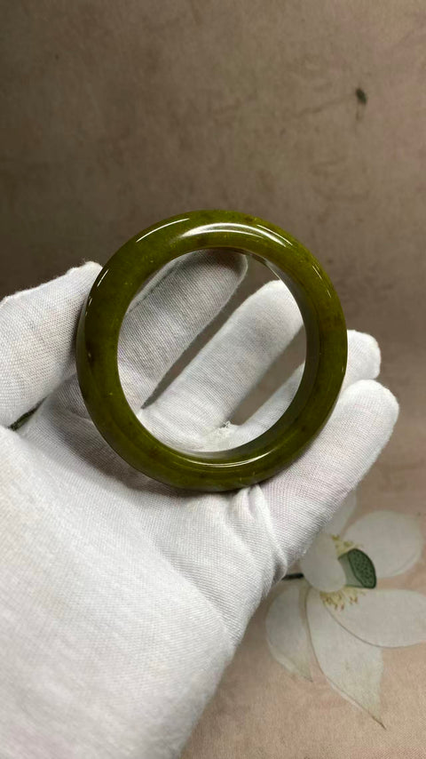 Gelang alpukat giok Xiuyan yang indah, diameter 54,5mm, lebar samping 13,8mm, batu alam dihasilkan secara alami, polanya acak, termasuk pajak pengiriman
