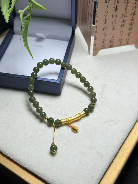 Gelang giok Hetian warna hijau danau, melambangkan kemajuan berkelanjutan 🎍 dipadukan dengan aksesoris perak 925. Ukuran: 6mm. Termasuk ongkos kirim dan pajak.