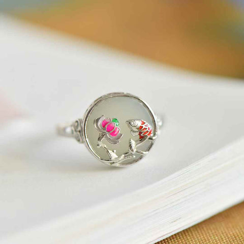Cincin #1513, perak sterling 925 bertatahkan giok Hetian, desain bulat datar, cincin enamel ikan dan lotus. Ongkos kirim dan pajak sudah termasuk.