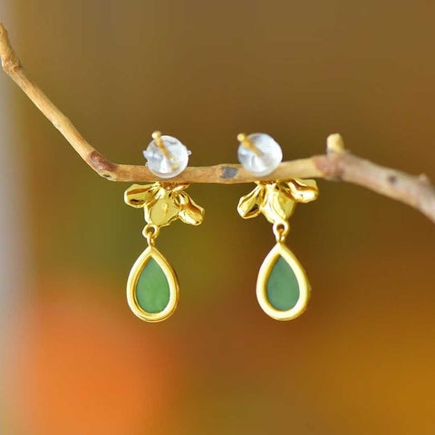 🌸🌸🌸17142-2# Anting anggrek tetes air mata bertatahkan giok Hetian dari perak sterling 925. Desain baru dan unik, pengerjaan yang indah, tampil beda dari yang lain. Dimensi giok: 6*9 cm. Termasuk ongkos kirim dan pajak.