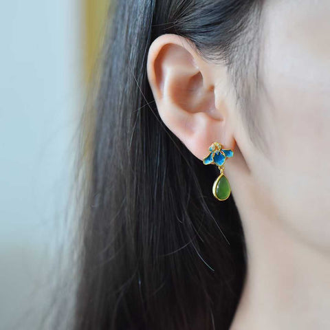🌸🌸🌸17142-2# Anting anggrek tetes air mata bertatahkan giok Hetian dari perak sterling 925. Desain baru dan unik, pengerjaan yang indah, tampil beda dari yang lain. Dimensi giok: 6*9 cm. Termasuk ongkos kirim dan pajak.