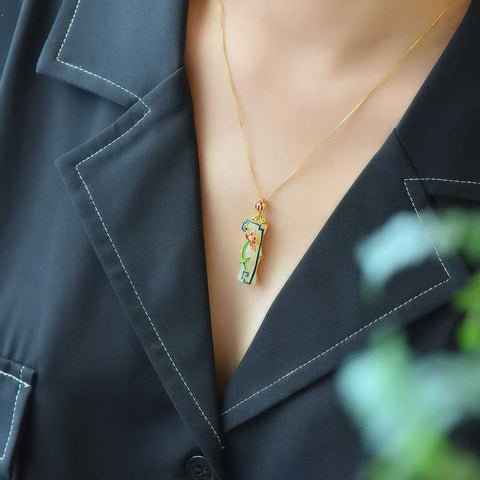 🎋🎋🎋26535-6# Liontin Enamel Rising High. Desain baru dan modis, tekstur giok yang hangat dan lembut, dihiasi dengan warna enamel, menarik perhatian dan mencolok saat dikenakan. Ongkos kirim dan pajak sudah termasuk.