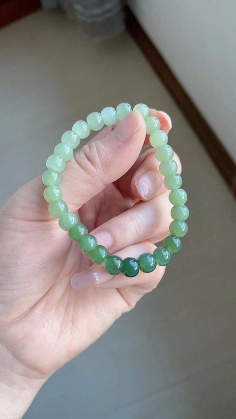 Gelang giok Hetian alami, terbuat dari material tambang lama, dengan tekstur yang halus dan hangat, gradasi warna yang indah, terlihat menawan saat dikenakan, nilai yang sangat baik untuk uang Anda, ukuran 0,7 x 0,5, termasuk ongkos kirim dan pajak.