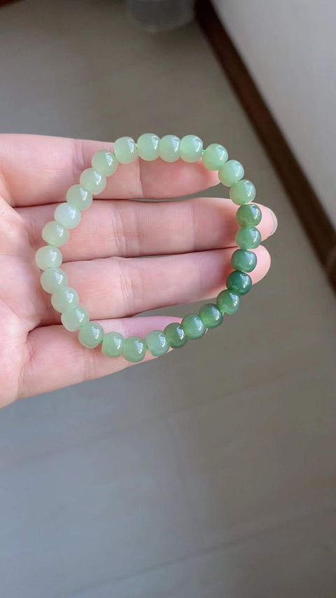 Gelang giok Hetian alami, terbuat dari material tambang lama, dengan tekstur yang halus dan hangat, gradasi warna yang indah, terlihat menawan saat dikenakan, nilai yang sangat baik untuk uang Anda, ukuran 0,7 x 0,5, termasuk ongkos kirim dan pajak.