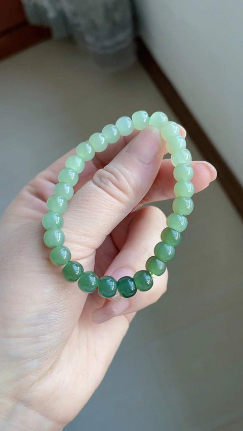 Gelang giok Hetian alami, terbuat dari material tambang lama, dengan tekstur yang halus dan hangat, gradasi warna yang indah, terlihat menawan saat dikenakan, nilai yang sangat baik untuk uang Anda, ukuran 0,7 x 0,5, termasuk ongkos kirim dan pajak.
