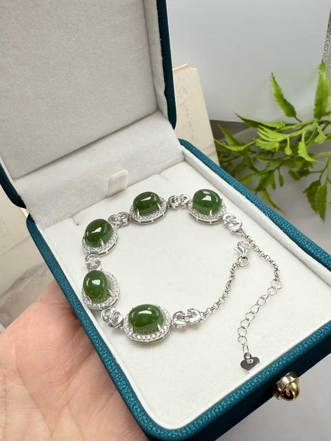 Gelang modis bertatahkan giok Hetian dan nefrit, serta perak sterling S925. Gioknya halus dan terasa hangat saat disentuh. 🕊Ukuran sekitar 10×8mm. Termasuk ongkos kirim dan pajak.