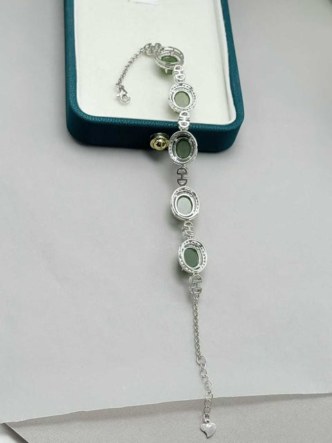 Gelang modis bertatahkan giok Hetian dan nefrit, serta perak sterling S925. Gioknya halus dan terasa hangat saat disentuh. 🕊Ukuran sekitar 10×8mm. Termasuk ongkos kirim dan pajak.
