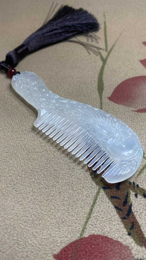 Segalanya berjalan lancar: Mainan genggam giok Xiuyan yang indah—sisir giok, semoga Anda selalu sukses. Spesifikasi: 102 x 35 mm, termasuk ongkos kirim dan pajak.