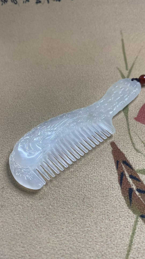 Segalanya berjalan lancar: Mainan genggam giok Xiuyan yang indah—sisir giok, semoga Anda selalu sukses. Spesifikasi: 102 x 35 mm, termasuk ongkos kirim dan pajak.