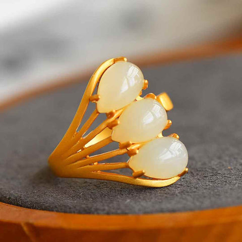 Cincin perak 1289-6#S925 bertatahkan giok Hetian (giok putih) berlapis emas buram. Gioknya bertekstur halus, berkilau, dan penuh warna. Desainnya elegan. Ongkos kirim dan pajak sudah termasuk.
