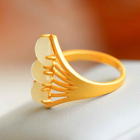Cincin perak 1289-6#S925 bertatahkan giok Hetian (giok putih) berlapis emas buram. Gioknya bertekstur halus, berkilau, dan penuh warna. Desainnya elegan. Ongkos kirim dan pajak sudah termasuk.
