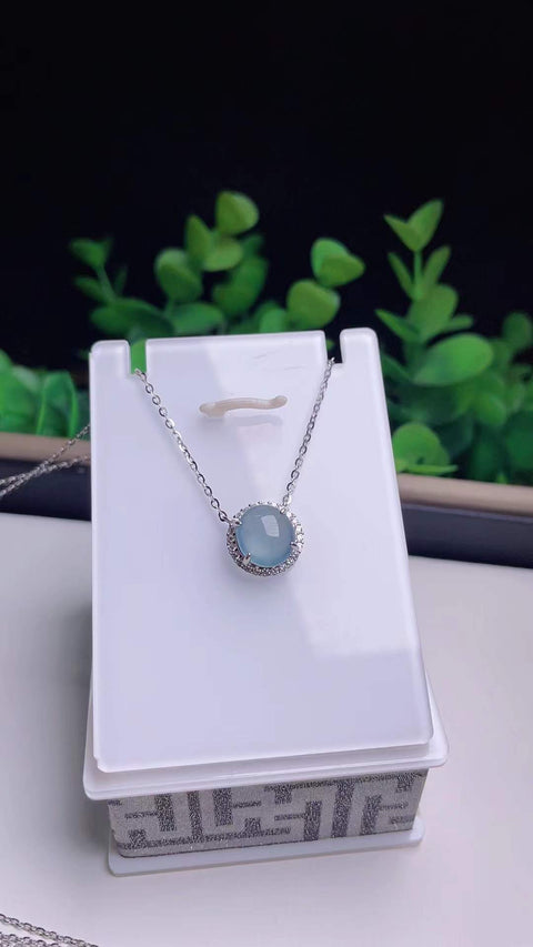 Kalung tulang selangka giok alami, material tambang lama, tembus pandang yang sangat baik, indah dan bergaya, dipasang pada perak 925, barang aslinya memiliki kesan sangat mewah, batu permata berukuran 8mm, harga sudah termasuk ongkos kirim dan pajak.