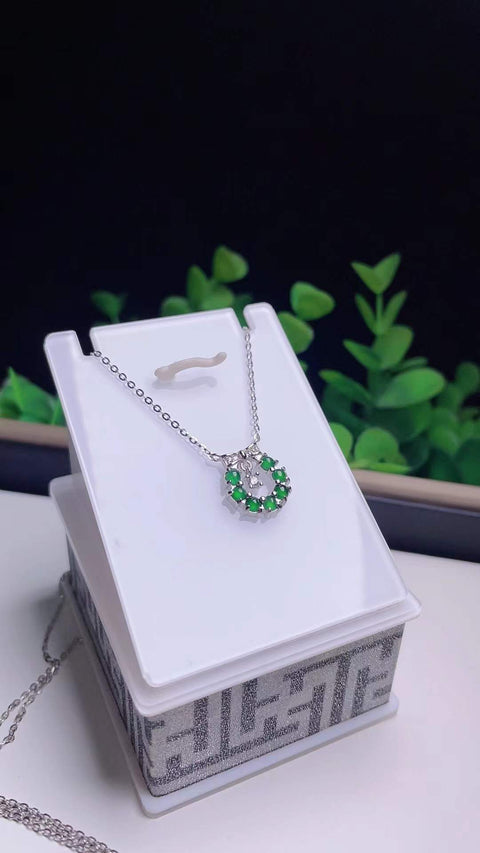 Kalung tulang selangka giok alami, terbuat dari material tambang lama, sangat tembus cahaya, indah dan bergaya, dipasang pada perak 925. Hadiah bernilai tinggi atau kenang-kenangan pribadi. Ukuran 1,2 x 1,2 mm. Termasuk ongkos kirim dan pajak.