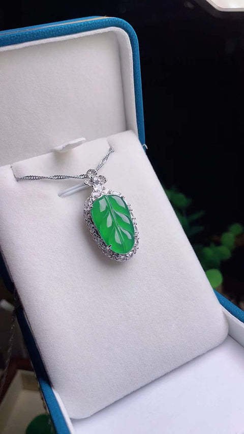 Daun giok alami 🍃 Ranting emas dan daun giok, material tambang kuno, tekstur halus dan hangat, warna indah, desain sederhana dan elegan, dipasang pada perak 925, ukuran 3,6 x 1,8 cm, termasuk ongkos kirim dan pajak.