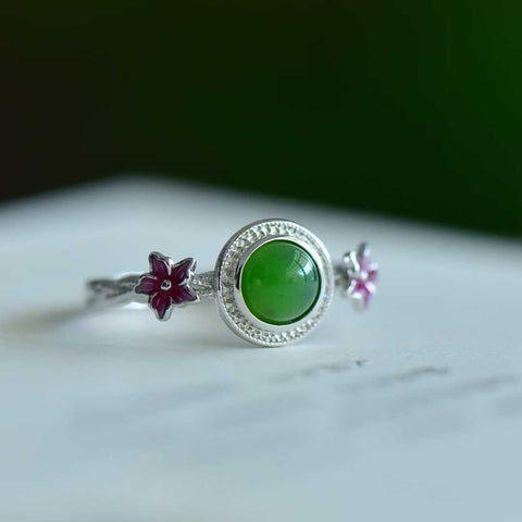 🌸19050#925 cincin perak sterling bertatahkan giok Hetian berbentuk drum bulat dengan motif bunga plum. Ukuran giok: 6*6 cm. Termasuk ongkos kirim dan pajak.