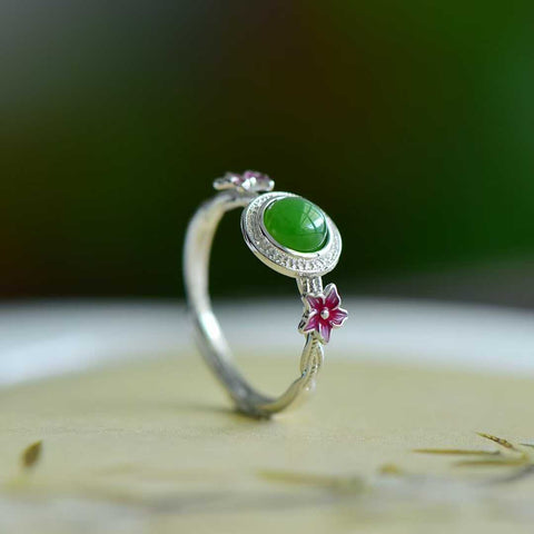 🌸19050#925 cincin perak sterling bertatahkan giok Hetian berbentuk drum bulat dengan motif bunga plum. Ukuran giok: 6*6 cm. Termasuk ongkos kirim dan pajak.