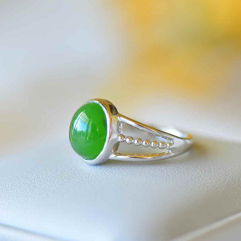11120#925 Cincin Perak dengan Inlay Giok Hetian 💍 Gioknya halus, berkilau, dan penuh; desainnya bergaya, indah, dan elegan. Ongkos kirim dan pajak sudah termasuk.