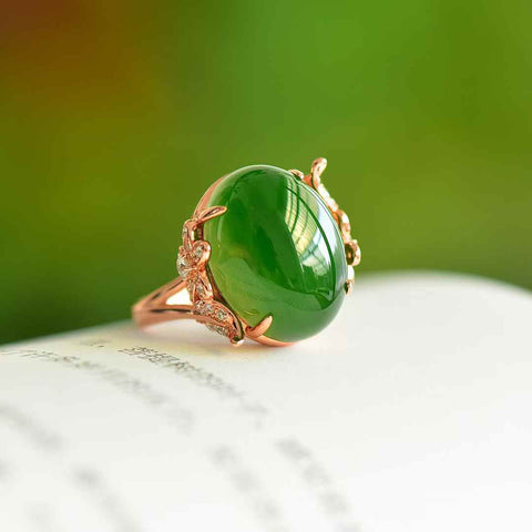 11112-1# Cincin Perak Sterling 925 dengan Hiasan Giok Hetian Berbentuk Telur dengan Tepi Bunga, Gaya Perak Polos 💍. Gioknya halus dan hangat saat disentuh. Desainnya baru, unik, segar, dan elegan, enak dipandang. Ongkos kirim dan pajak sudah termasuk.