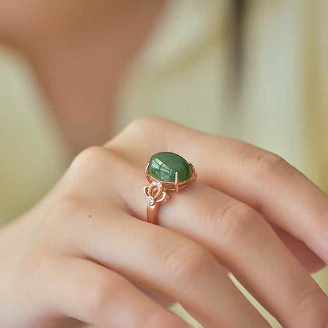 11100-1# Cincin Perak Sterling 925 dengan Giok Hetian (10*14) Gaya Cabochon 💍, (Emas Mawar) Gioknya halus dan hangat saat disentuh. Desainnya baru, unik, segar, dan elegan, enak dipandang. Pengiriman dan pajak sudah termasuk.