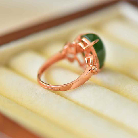 11100-1# Cincin Perak Sterling 925 dengan Giok Hetian (10*14) Gaya Cabochon 💍, (Emas Mawar) Gioknya halus dan hangat saat disentuh. Desainnya baru, unik, segar, dan elegan, enak dipandang. Pengiriman dan pajak sudah termasuk.