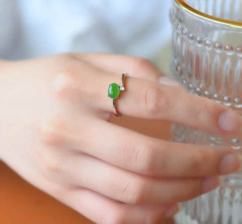 11091#s925 cincin perak bertatahkan giok Hetian (6 x 8 buah), termasuk ongkos kirim dan pajak.