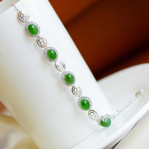 15921# Gelang perak sterling bertatahkan giok Hetian alami. Permukaannya bertatahkan cabochon yang dibuat dengan sangat indah; pengerjaannya halus dan bertekstur. Sederhana namun elegan. Ukuran: 7*9 cm. Termasuk ongkos kirim dan pajak.