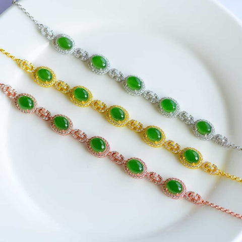 15908# Gelang Perak Sterling Bertatahkan Giok Hetian Alami. Permukaan bertatahkan giok ini sangat detail dan dikerjakan dengan halus dan berkualitas tinggi. Bertatahkan giok alami. Ukuran: 6*8 cm. Termasuk ongkos kirim dan pajak.