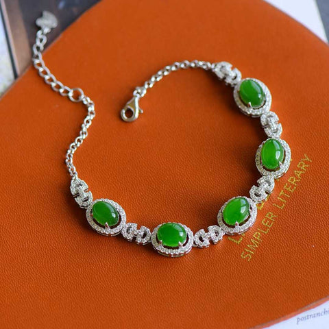 15908# Gelang Perak Sterling Bertatahkan Giok Hetian Alami. Permukaan bertatahkan giok ini sangat detail dan dikerjakan dengan halus dan berkualitas tinggi. Bertatahkan giok alami. Ukuran: 6*8 cm. Termasuk ongkos kirim dan pajak.