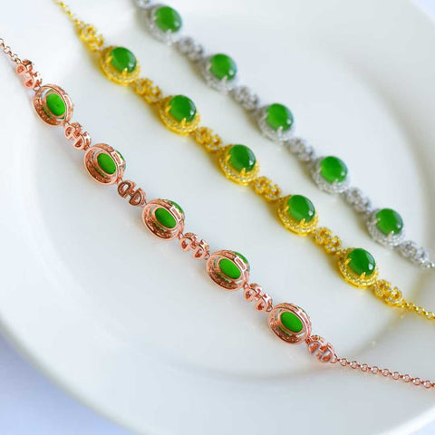 15908# Gelang Perak Sterling Bertatahkan Giok Hetian Alami. Permukaan bertatahkan giok ini sangat detail dan dikerjakan dengan halus dan berkualitas tinggi. Bertatahkan giok alami. Ukuran: 6*8 cm. Termasuk ongkos kirim dan pajak.