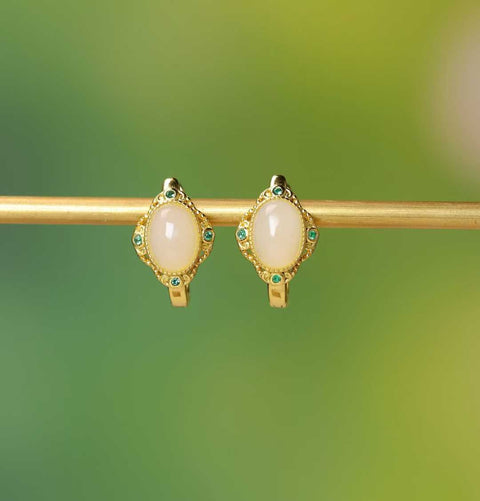 Anting-anting perak sterling 925 nomor 5221-2# bertatahkan batu giok Hetian cabochon dan batu zirkon. Desain baru dan unik, penuh keberuntungan, kualitas giok yang bagus, dimensi giok: 5*7 cm, termasuk ongkos kirim dan pajak.