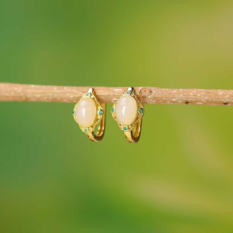 Anting-anting perak sterling 925 nomor 5221-2# bertatahkan batu giok Hetian cabochon dan batu zirkon. Desain baru dan unik, penuh keberuntungan, kualitas giok yang bagus, dimensi giok: 5*7 cm, termasuk ongkos kirim dan pajak.