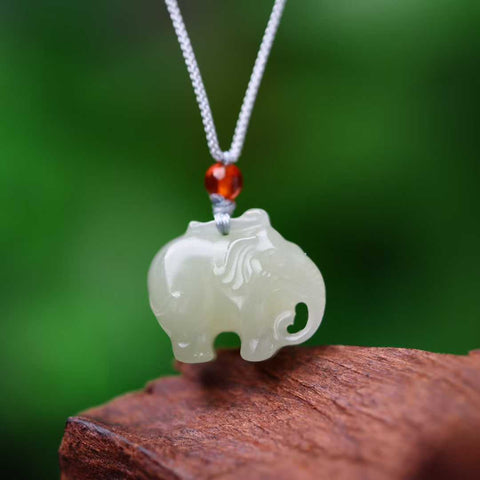 15943# Giok Hetian indah dari Qinghai, menggambarkan seekor gajah kecil, melambangkan keberuntungan dan kemakmian. 17*20 mm, termasuk ongkos kirim dan pajak.
