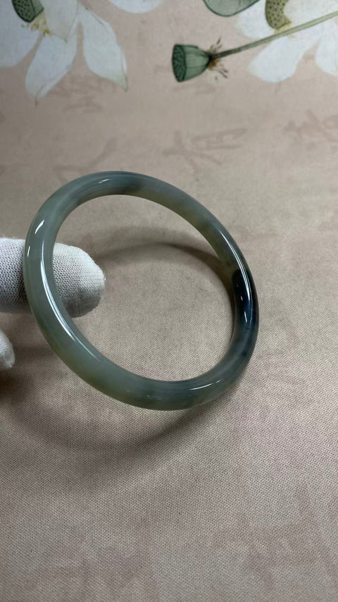Gelang cantik berwarna abu-abu es dari giok Xiuyan, diameter dalam 60mm, semua batu alam, termasuk ongkos kirim dan pajak.