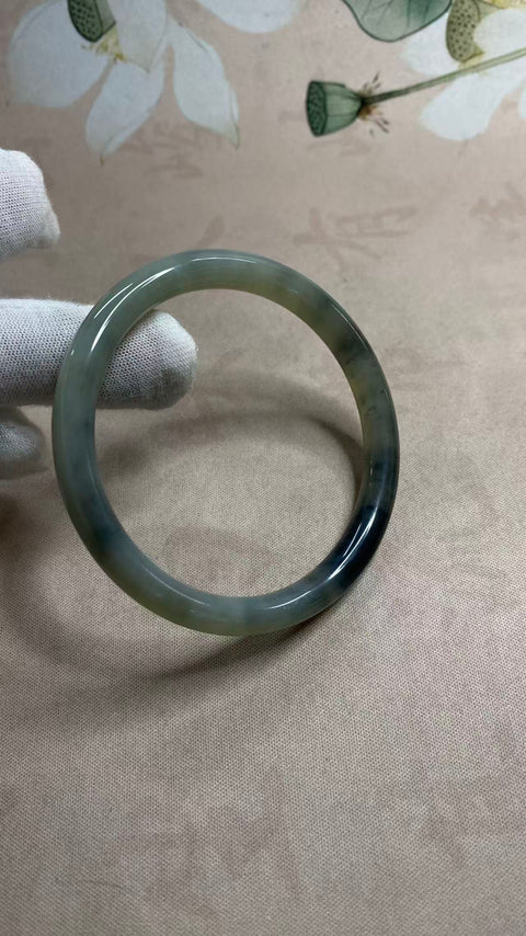 Gelang cantik berwarna abu-abu es dari giok Xiuyan, diameter dalam 60mm, semua batu alam, termasuk ongkos kirim dan pajak.