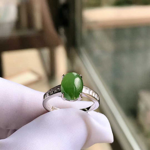 Cincin giok sederhana, rangka perak sterling 925, desain klasik dan cantik. Ukuran giok 8/6mm. Termasuk ongkos kirim dan pajak.