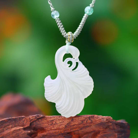 D15514# Giok Hetian indah dari Qinghai, menampilkan daun ginkgo pembawa keberuntungan, 25*37 cm, termasuk ongkos kirim dan pajak.