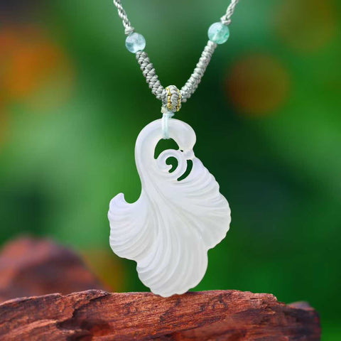 D15514# Giok Hetian indah dari Qinghai, menampilkan daun ginkgo pembawa keberuntungan, 25*37 cm, termasuk ongkos kirim dan pajak.