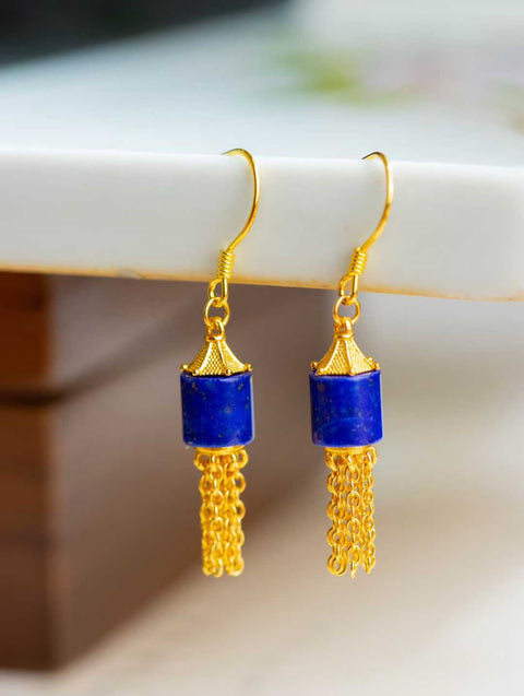 Anting-anting rumbai manik-manik lapis lazuli, perak sterling S925 berlapis emas. Ornamen yang anggun dan bergoyang di telinga. Termasuk ongkos kirim dan pajak.