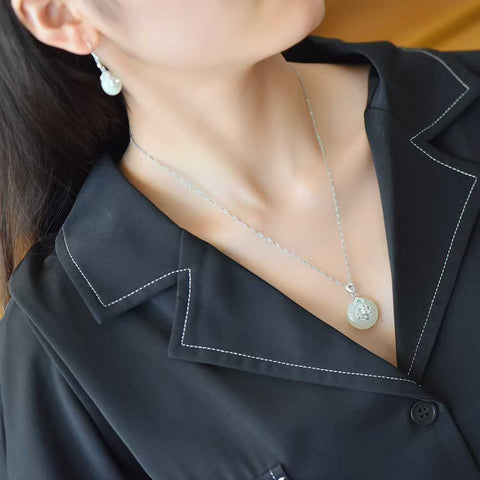 Anting 7883#, Liontin 0189#, Set Bunga Lili (termasuk ongkos kirim dan pajak).