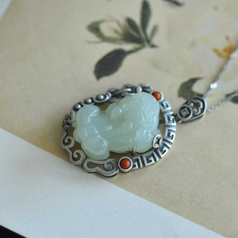 0255-3# Liontin Pixiu Giok Hetian Bertatahkan Perak Sterling 925, desain baru dan unik, pengerjaan yang indah, menonjol dari yang lain. Dimensi giok: 16*27 mm. Termasuk ongkos kirim dan pajak.