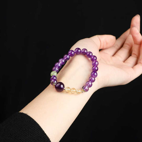 Gelang amethyst alami: Manik-manik berukuran sekitar 8,2 mm, dengan berbagai manik-manik aksen alami. Warna yang indah; warna aslinya bahkan lebih indah. Termasuk ongkos kirim dan pajak.