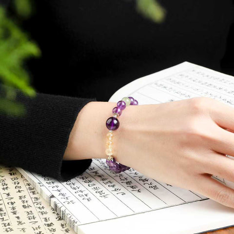 Gelang amethyst alami: Manik-manik berukuran sekitar 8,2 mm, dengan berbagai manik-manik aksen alami. Warna yang indah; warna aslinya bahkan lebih indah. Termasuk ongkos kirim dan pajak.