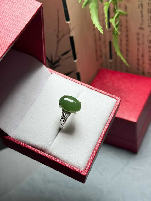 Cincin giok nefrit Hetian, desain yang lembut dan menawan, dibuat dari perak sterling 925 dengan pengaturan yang indah. Ukuran perkiraan: 14 x 10 mm. Termasuk ongkos kirim dan pajak.