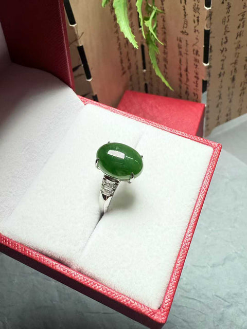 Cincin giok nefrit Hetian, desain yang lembut dan menawan, dibuat dari perak sterling 925 dengan pengaturan yang indah. Ukuran perkiraan: 14 x 10 mm. Termasuk ongkos kirim dan pajak.