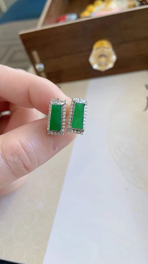 Anting-anting kancing giok alami, dari tambang kuno, tembus pandang yang sangat baik, warna hijau cerah, desain sederhana dan indah, dipasang pada perak 925, ukuran 1,2 x 0,6 cm, termasuk ongkos kirim dan pajak.