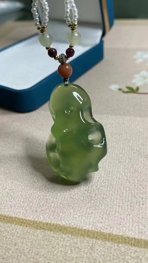 Batu Taihu: Liontin giok Xiuyan yang indah, tekstur giok halus, batu keberuntungan, dimensi: 43 x 26 mm, termasuk ongkos kirim dan pajak.