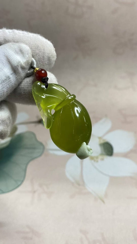 Tas Keberuntungan: Liontin Giok Xiuyan yang Indah – Kantung uang alami dan terintegrasi, melambangkan berkah berlimpah, keberuntungan, dan kekayaan. Ukuran: 45 x 23 mm. Termasuk ongkos kirim dan pajak.