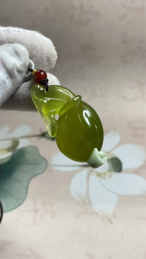 Tas Keberuntungan: Liontin Giok Xiuyan yang Indah – Kantung uang alami dan terintegrasi, melambangkan berkah berlimpah, keberuntungan, dan kekayaan. Ukuran: 45 x 23 mm. Termasuk ongkos kirim dan pajak.