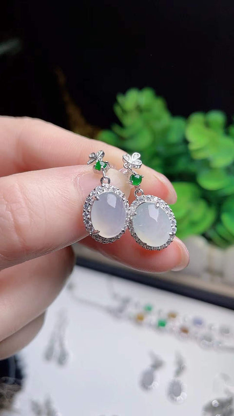 Anting-anting giok alami, dari tambang kuno, dengan tekstur halus dan hangat, sedingin dan tembus cahaya, indah dan bergaya, dengan rona ungu muda, dipasang pada perak 925, cabochon besar, ukuran 10 x 8 cm, termasuk ongkos kirim dan pajak.